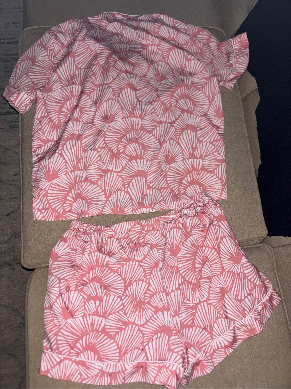 Tommy Bahama Pink and White Shell-Print Short Pajama Set S - Picture 6 of 6